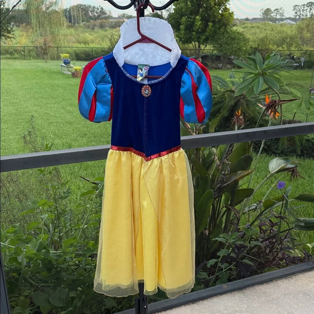 Disney Snow White dress / purse / crown and Barbie size M 7/8 - Picture 7 of 9